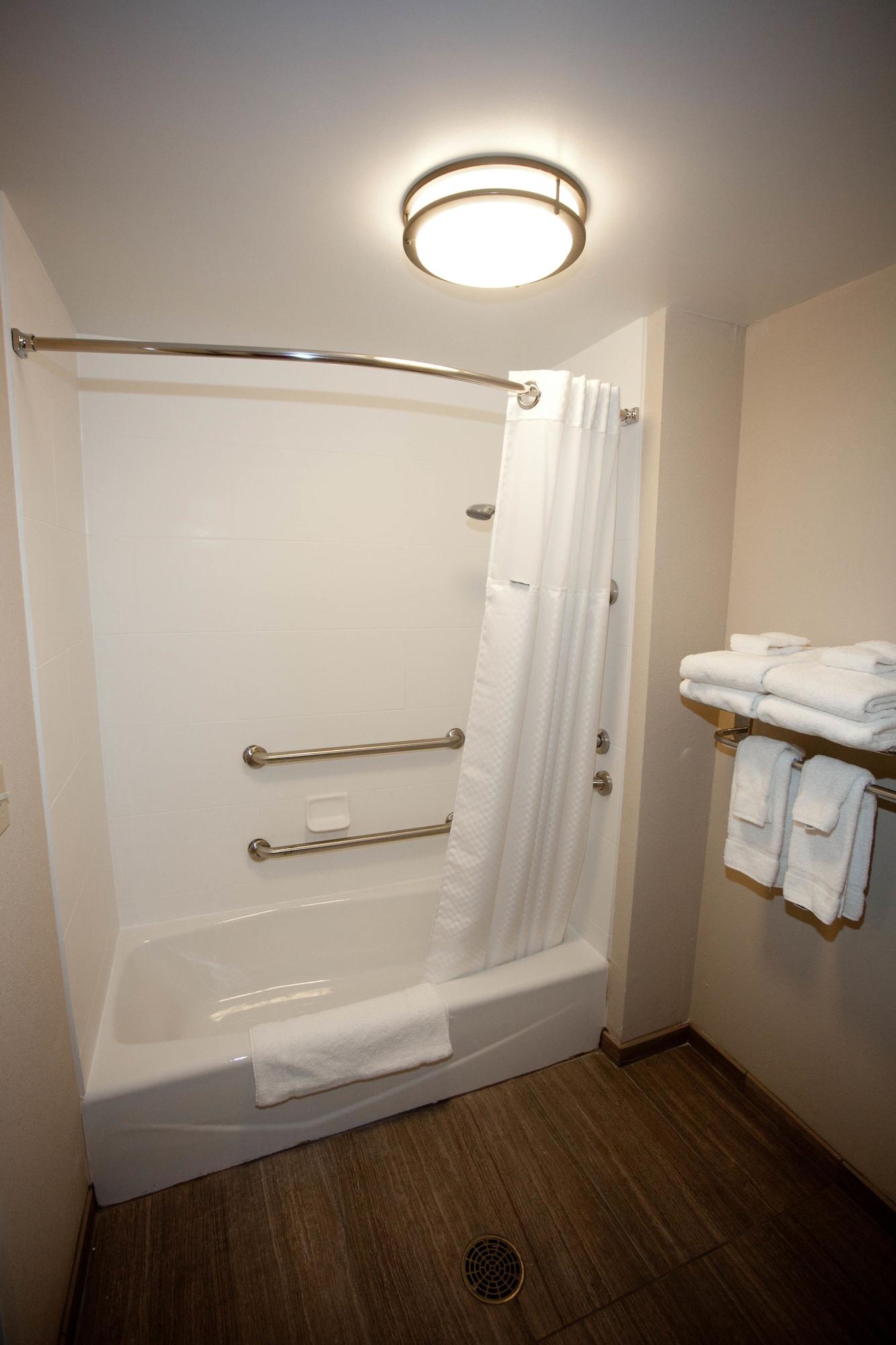 Baymont By Wyndham Hotel Erie