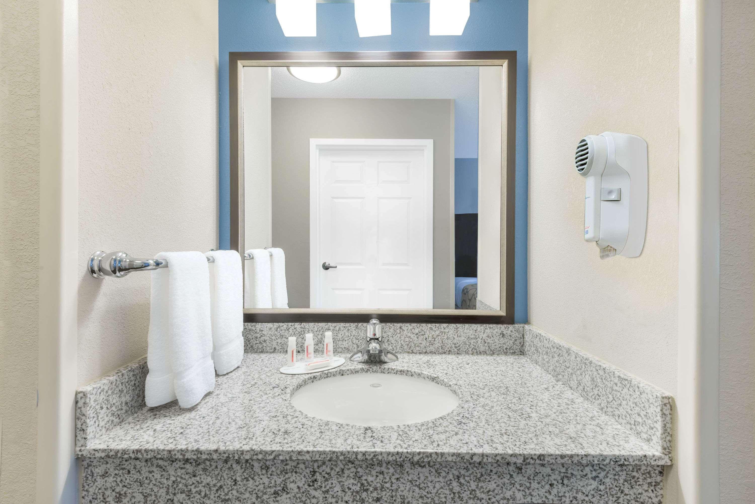 Baymont By Wyndham 3* Erie