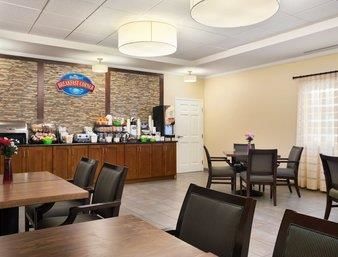 Baymont By Wyndham Hotel Erie