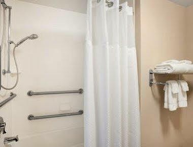 Hotel Baymont By Wyndham Erie
