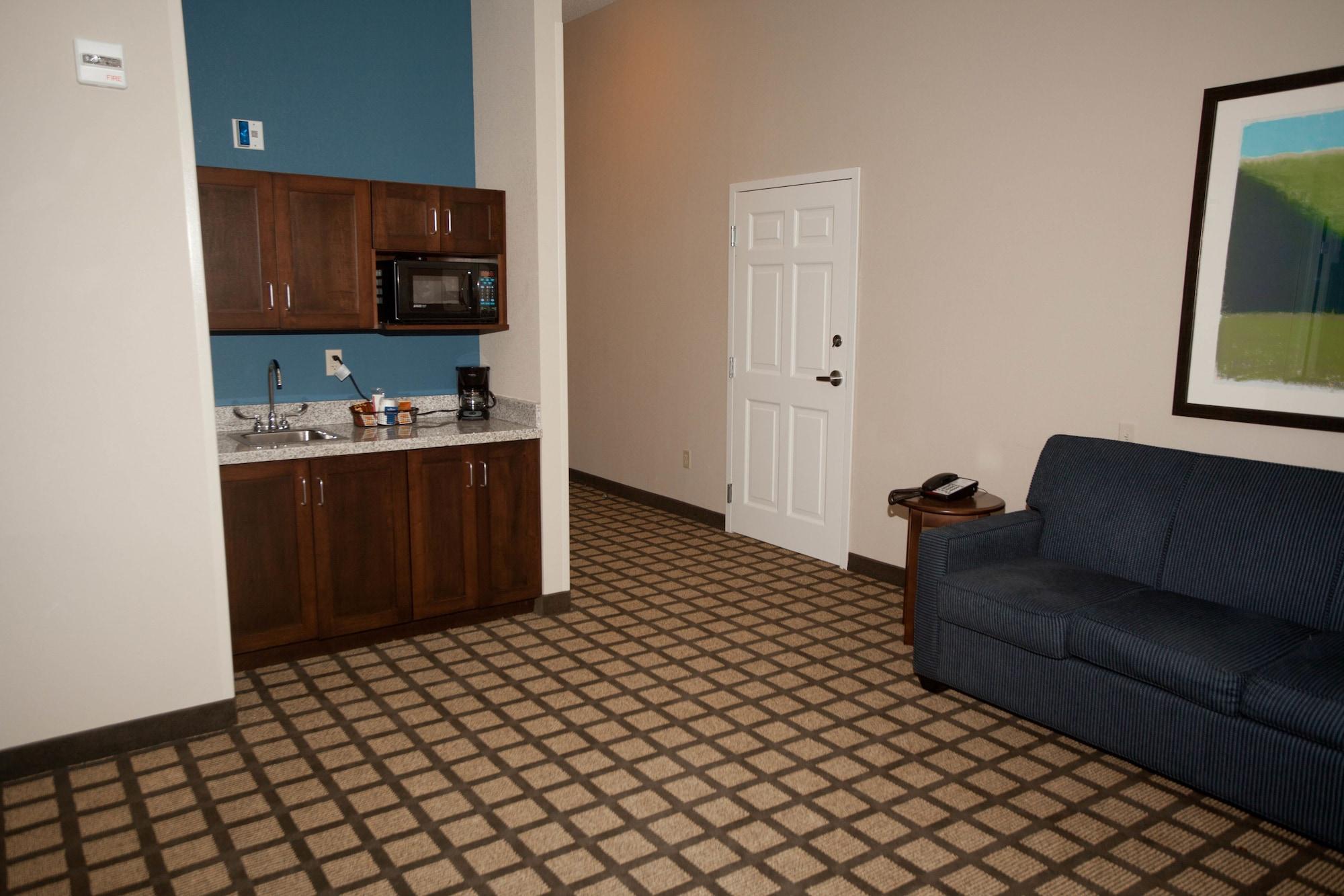 Baymont By Wyndham Erie Hotel